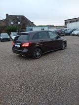 Mercedes-Benz B 250 AMG Line.Aut.Navi.Kam.panoram.Leder.AHK - Mercedes-Benz B-Klasse: AMG