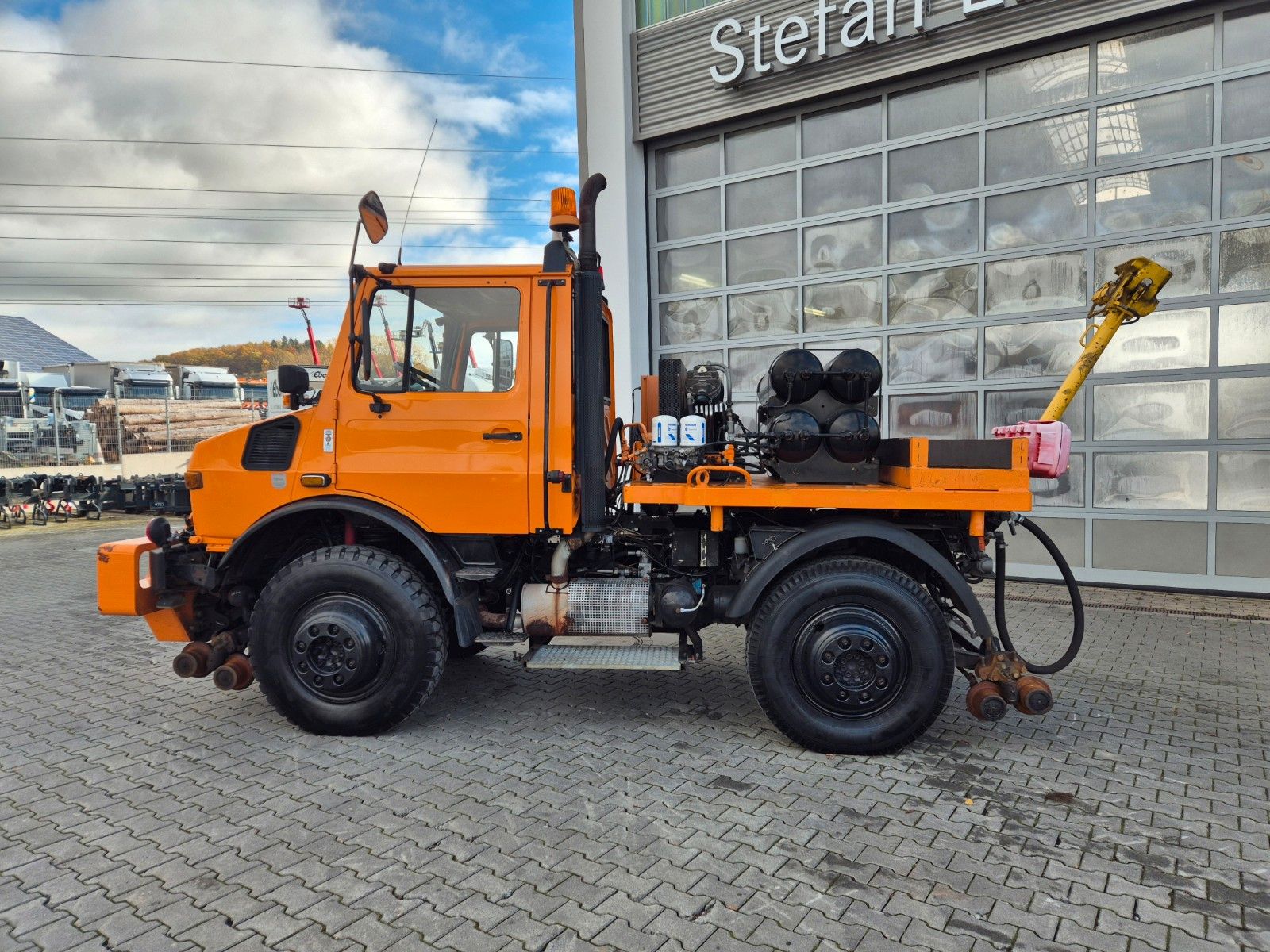 Fahrzeugabbildung Mercedes-Benz Unimog U1600 4x4 Zweiweg ZW 100 S Railway 11584h