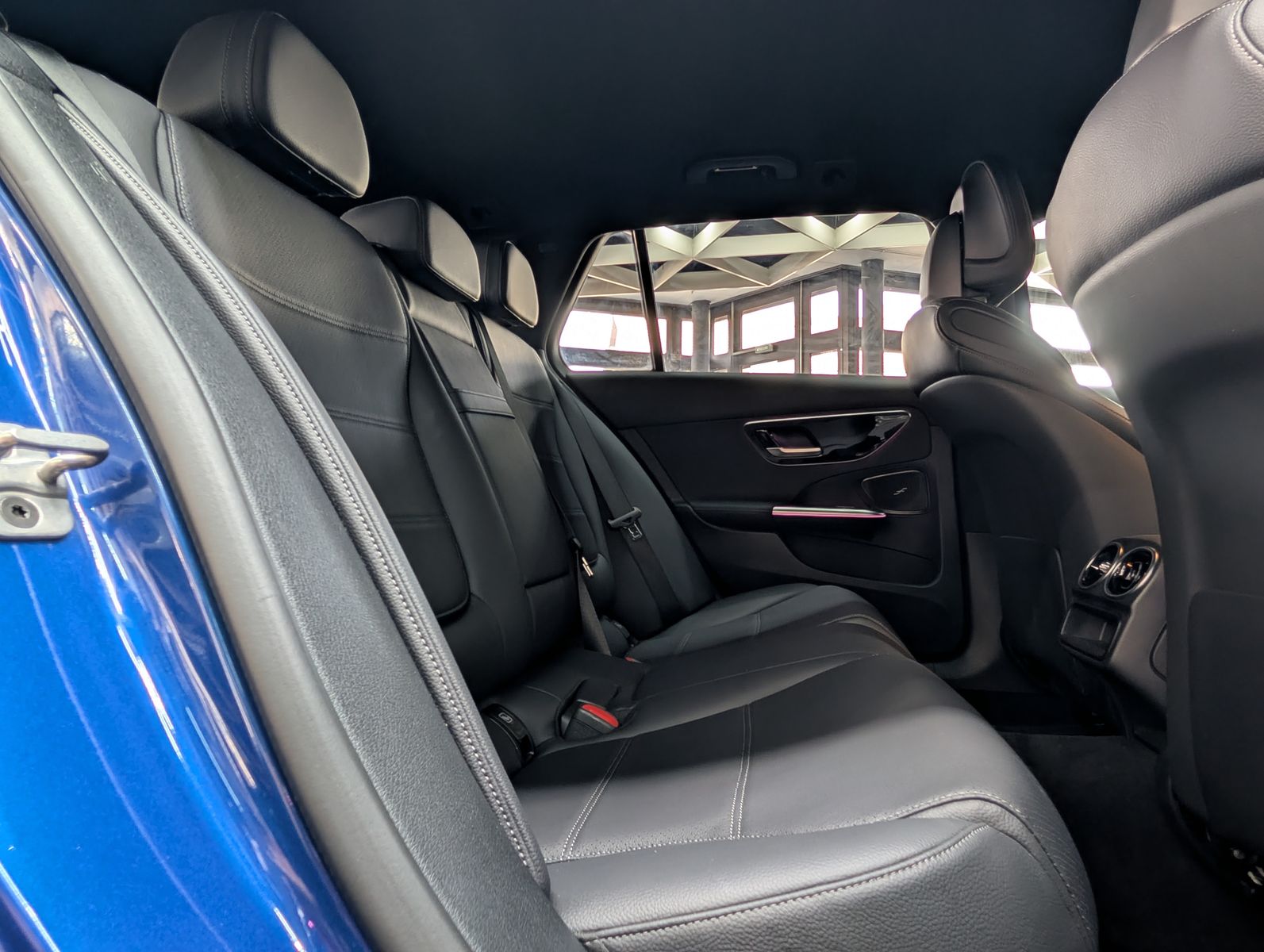 Fahrzeugabbildung Mercedes-Benz C 220 d Avantgarde AHK*MEMO*MBUX*AMBI*BUR*360°