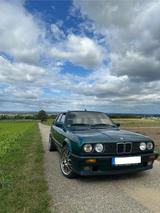 BMW E30 318i Touring Lagunengrün