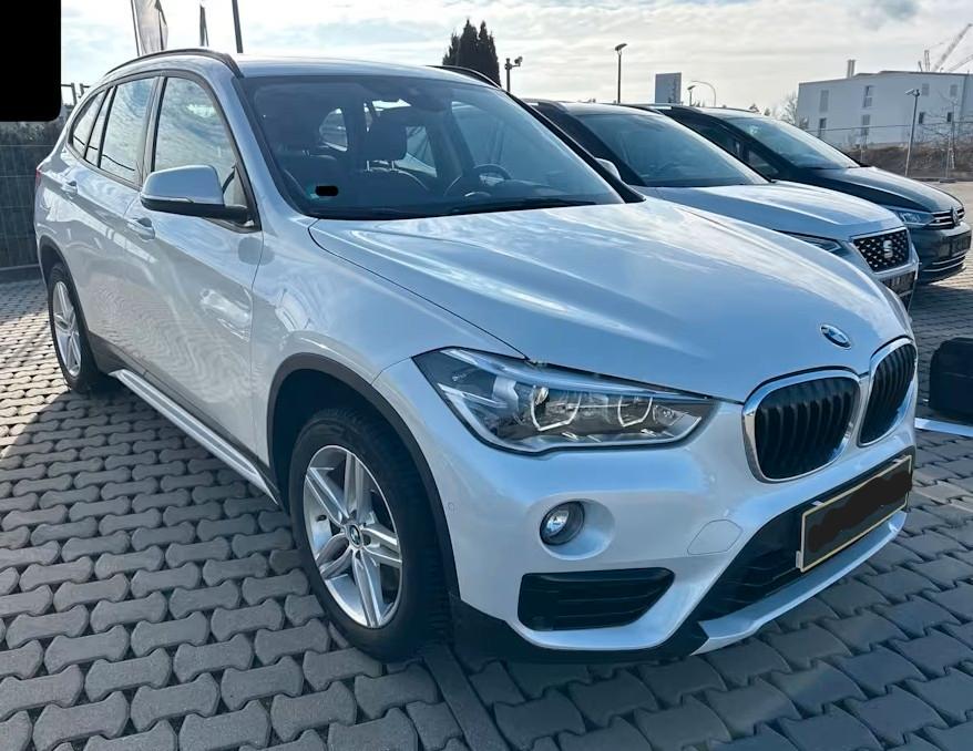 BMW X1 xDrive 20 i Sport Line*HiFi*KAMERA*LEDER