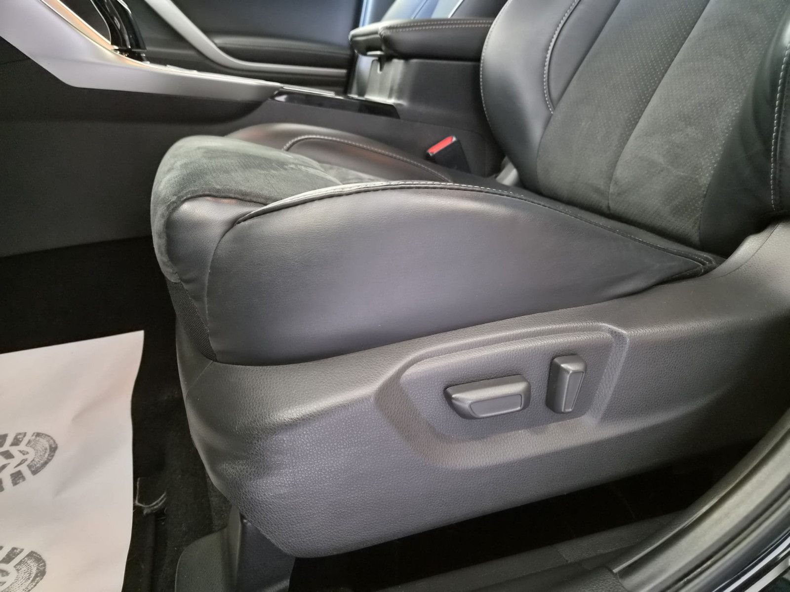 Fahrzeugabbildung Mitsubishi Eclipse Cross / KAMERA / 1. Hand PLUG IN
