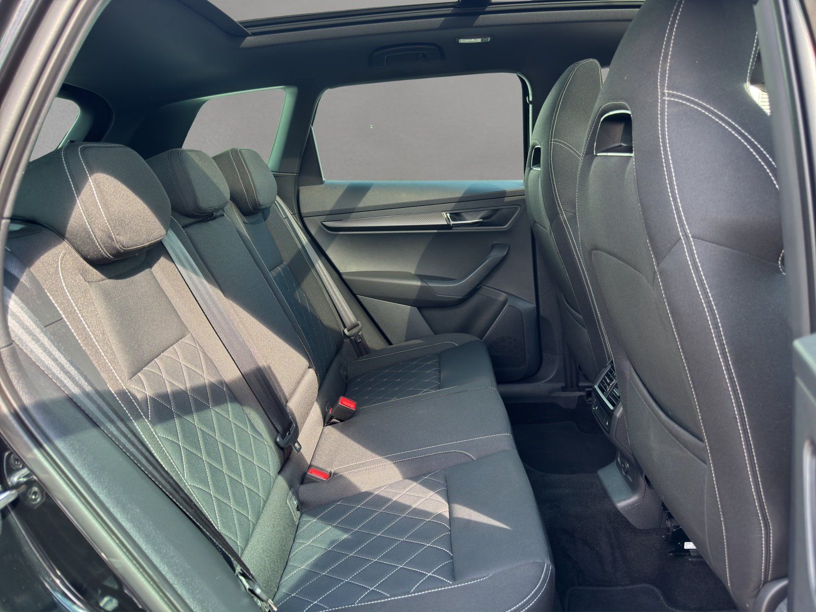 Fahrzeugabbildung SKODA Karoq 2.0 TSI Sportline 4x4/AHK/PANO/360°/ACC/