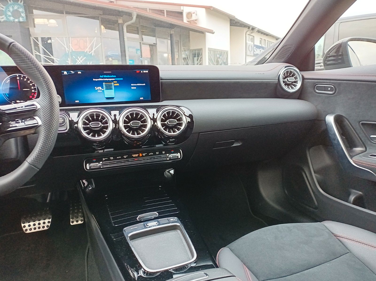Fahrzeugabbildung Mercedes-Benz CLA 250e SB+AMG LINE+NIGHTPAKET+LH+SH+KAMERA++++
