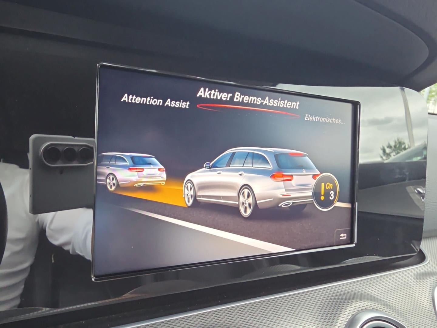 Mercedes-Benz E 220 d T Avantgarde Multibeam Navi Kamera Park