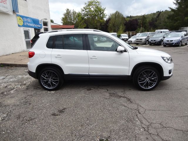 Fahrzeugabbildung Volkswagen Tiguan Sport Style 4Motion/Xenon/SitzH/PDC/Leder