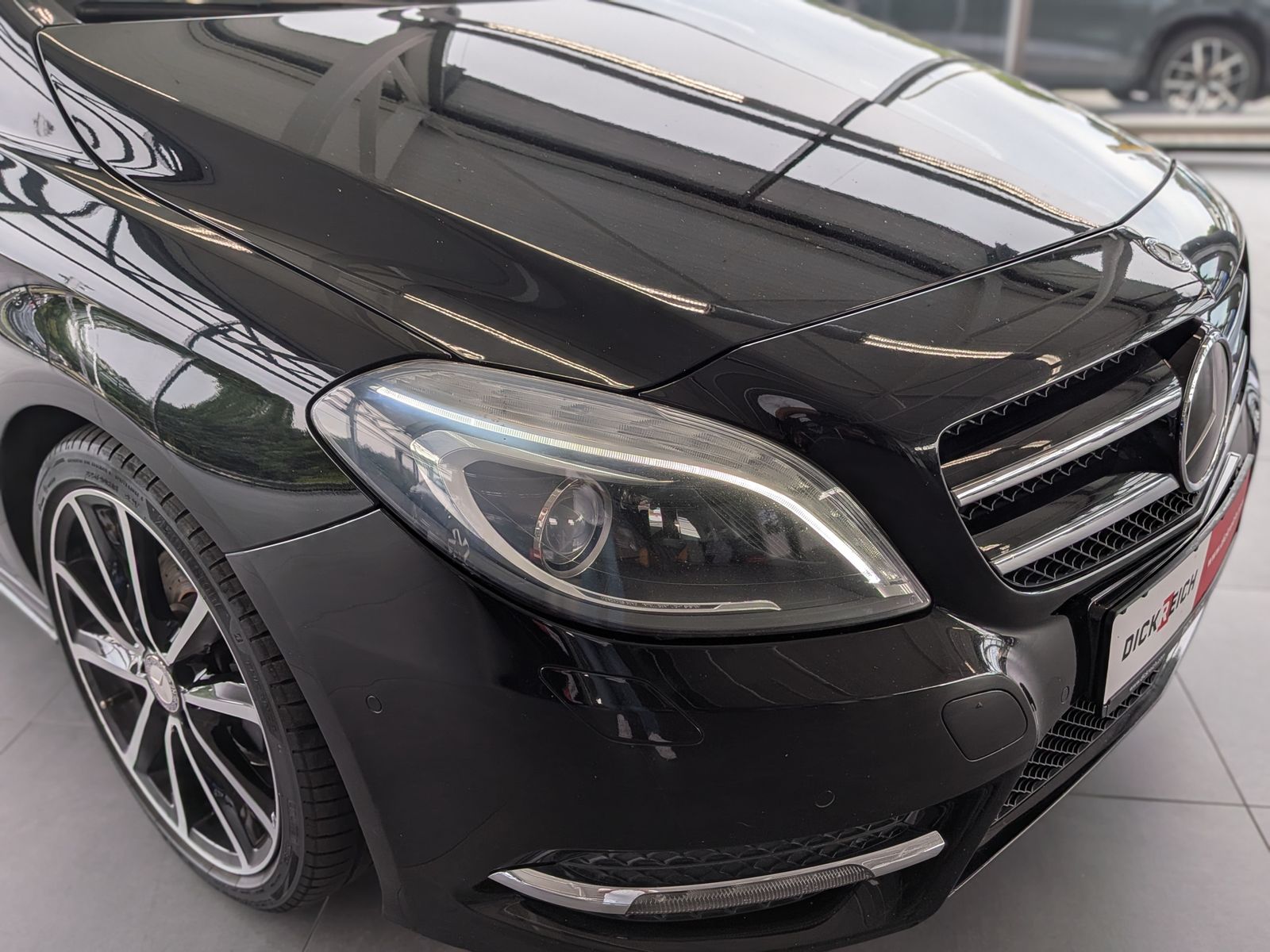 Fahrzeugabbildung Mercedes-Benz B 200 CDI Bi-Xenon Night-Paket PDC SHz Leder 18"