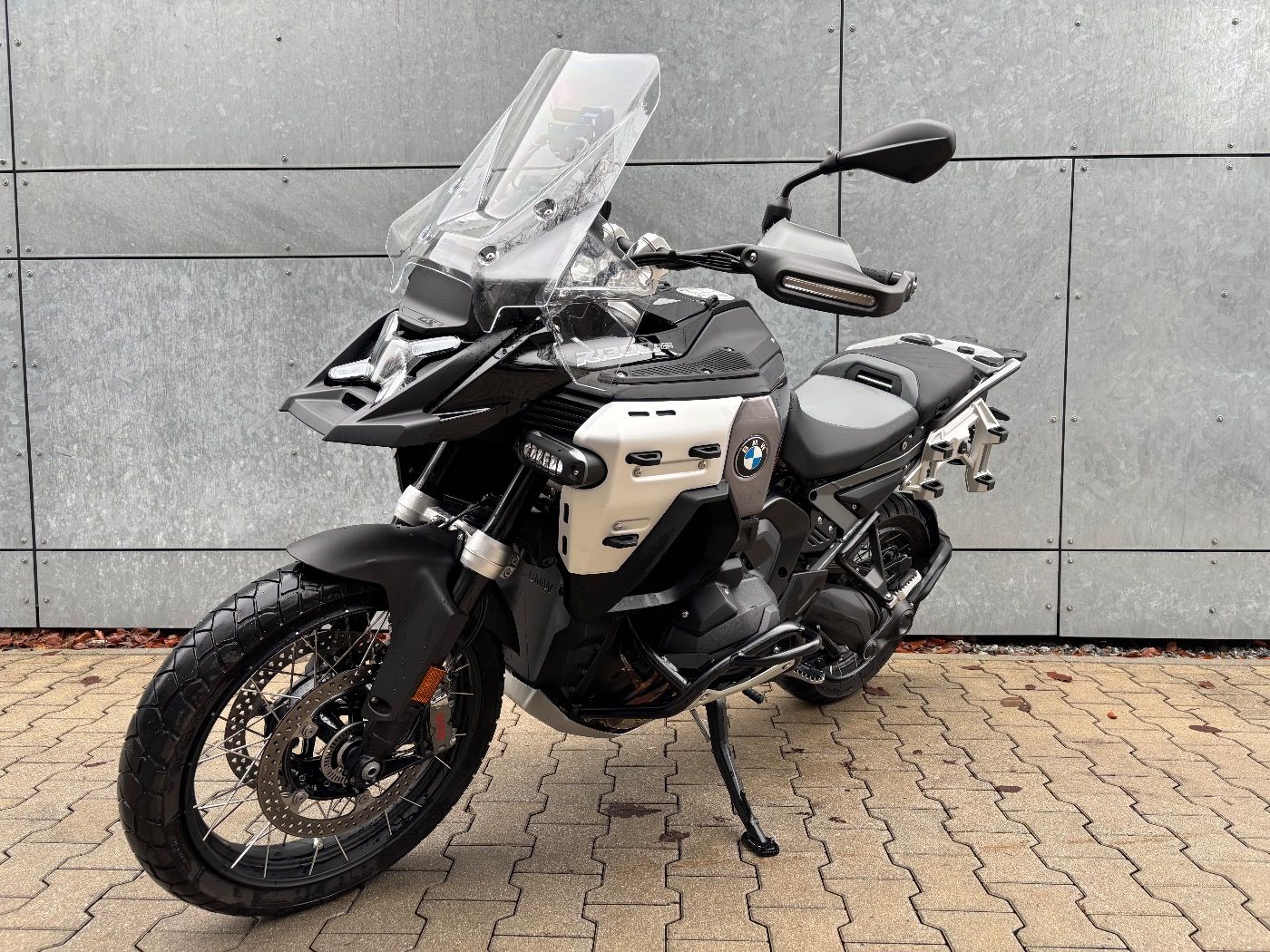 Fahrzeugabbildung BMW R 1300 GS Adventure Triple Black ASA 3 Pakete Fa