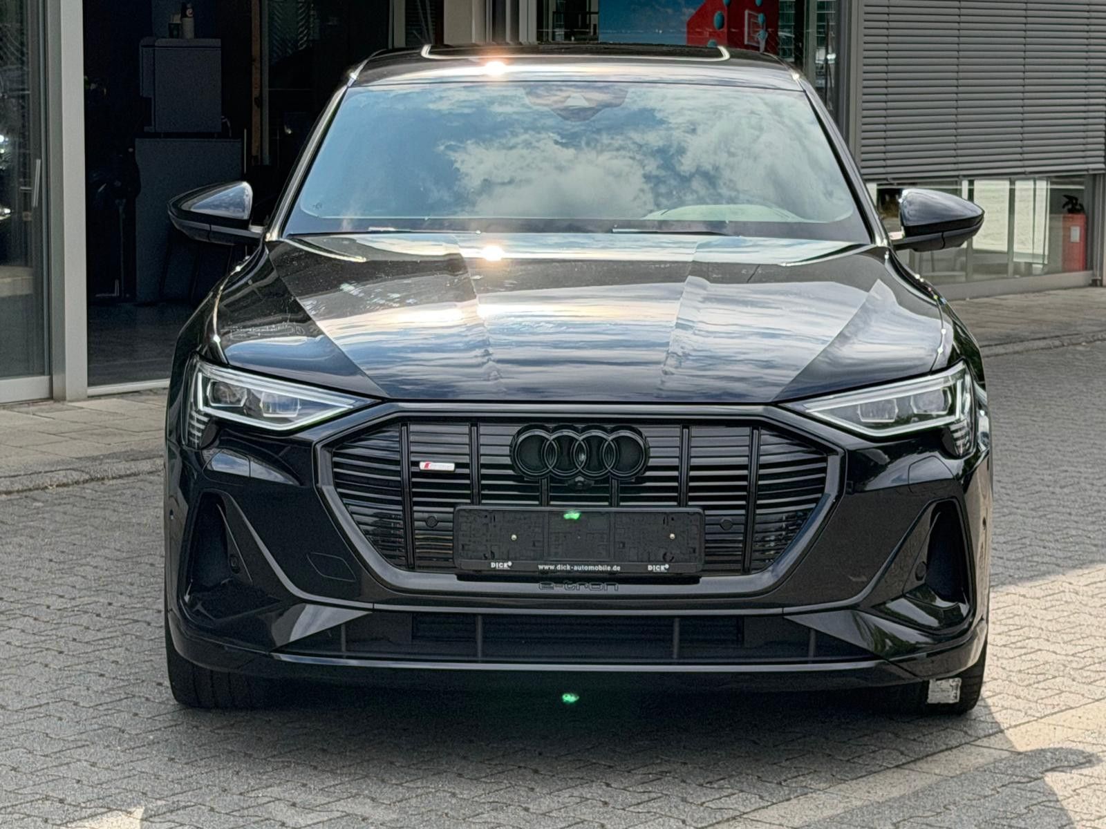Fahrzeugabbildung Audi e-tron 55 QUAT 2X S LINE BLACK EDIT LUFT+360+AHK