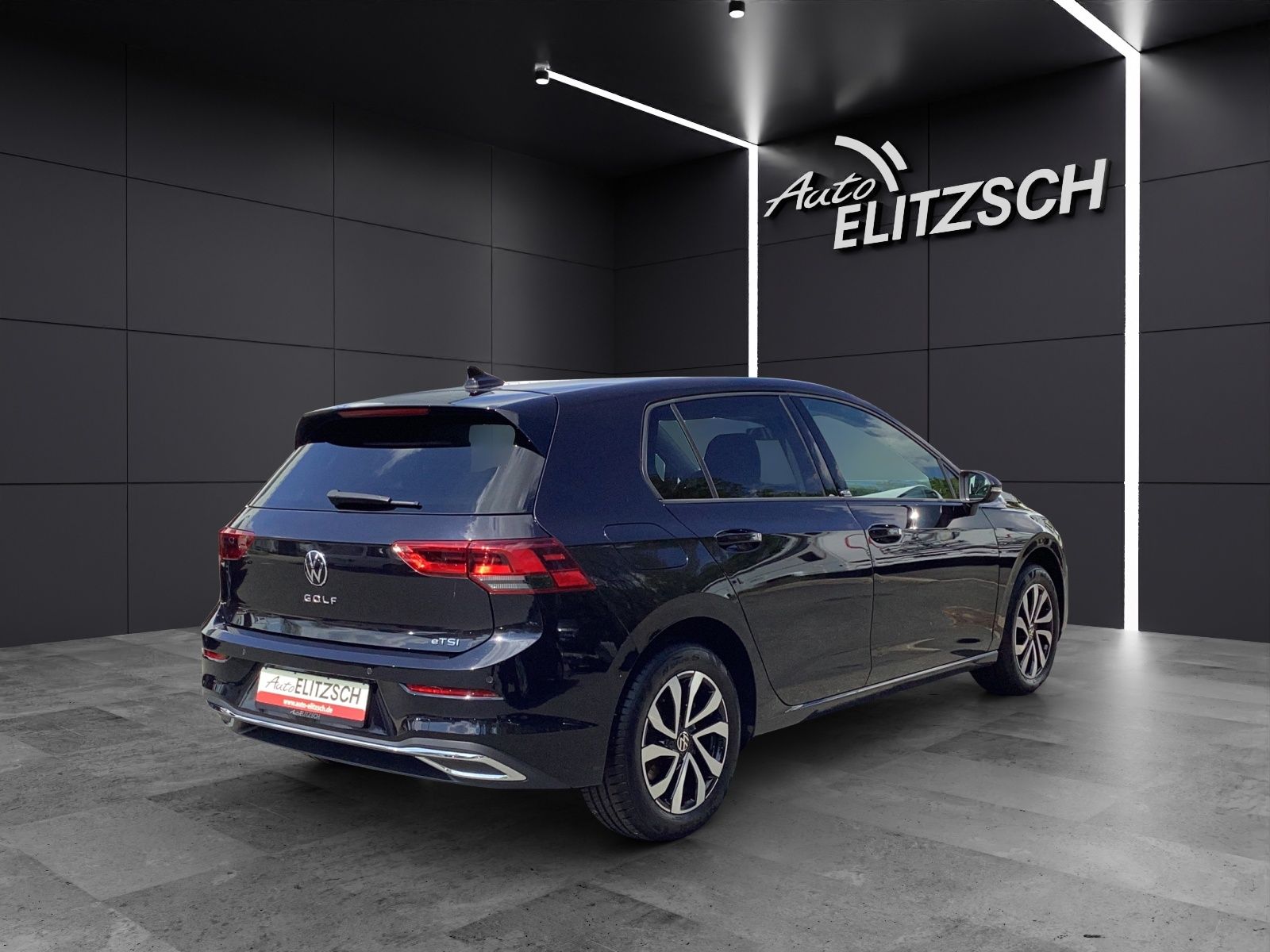 Fahrzeugabbildung Volkswagen Golf VIII eTSI Active DSG LED AHK Navi AID ACC P