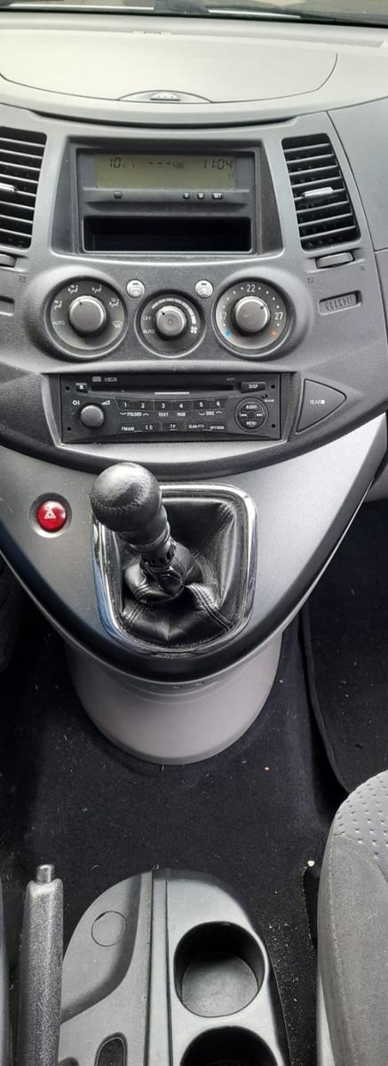 Mitsubishi Grandis 2006 — photo 20