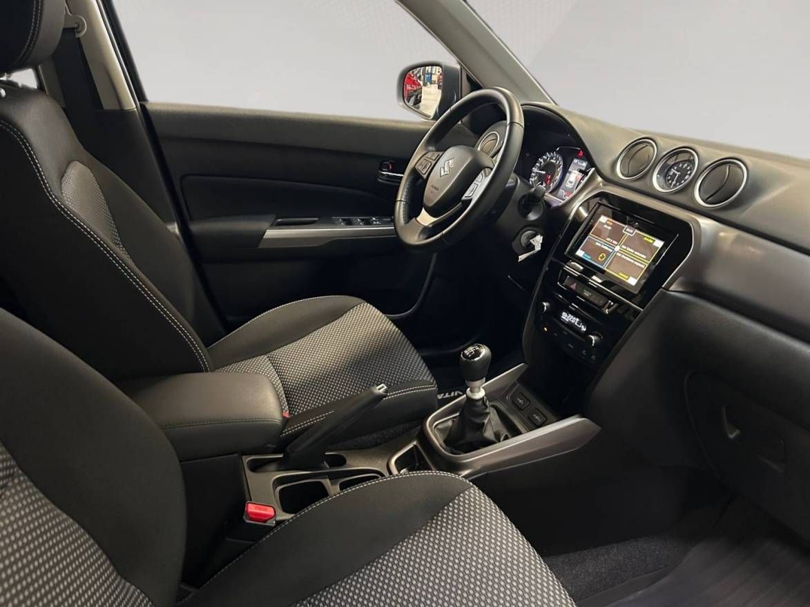 Fahrzeugabbildung Suzuki Vitara 1.4 Boosterjet Hybrid Comfort 'SHINKAI'
