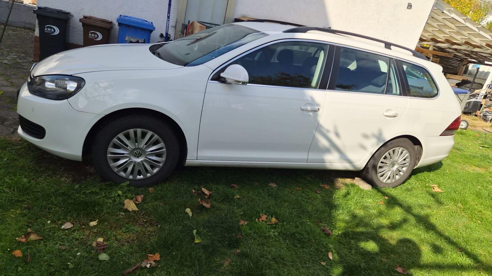 Volkswagen Golf 2011 — engine 105 HP (77kW)