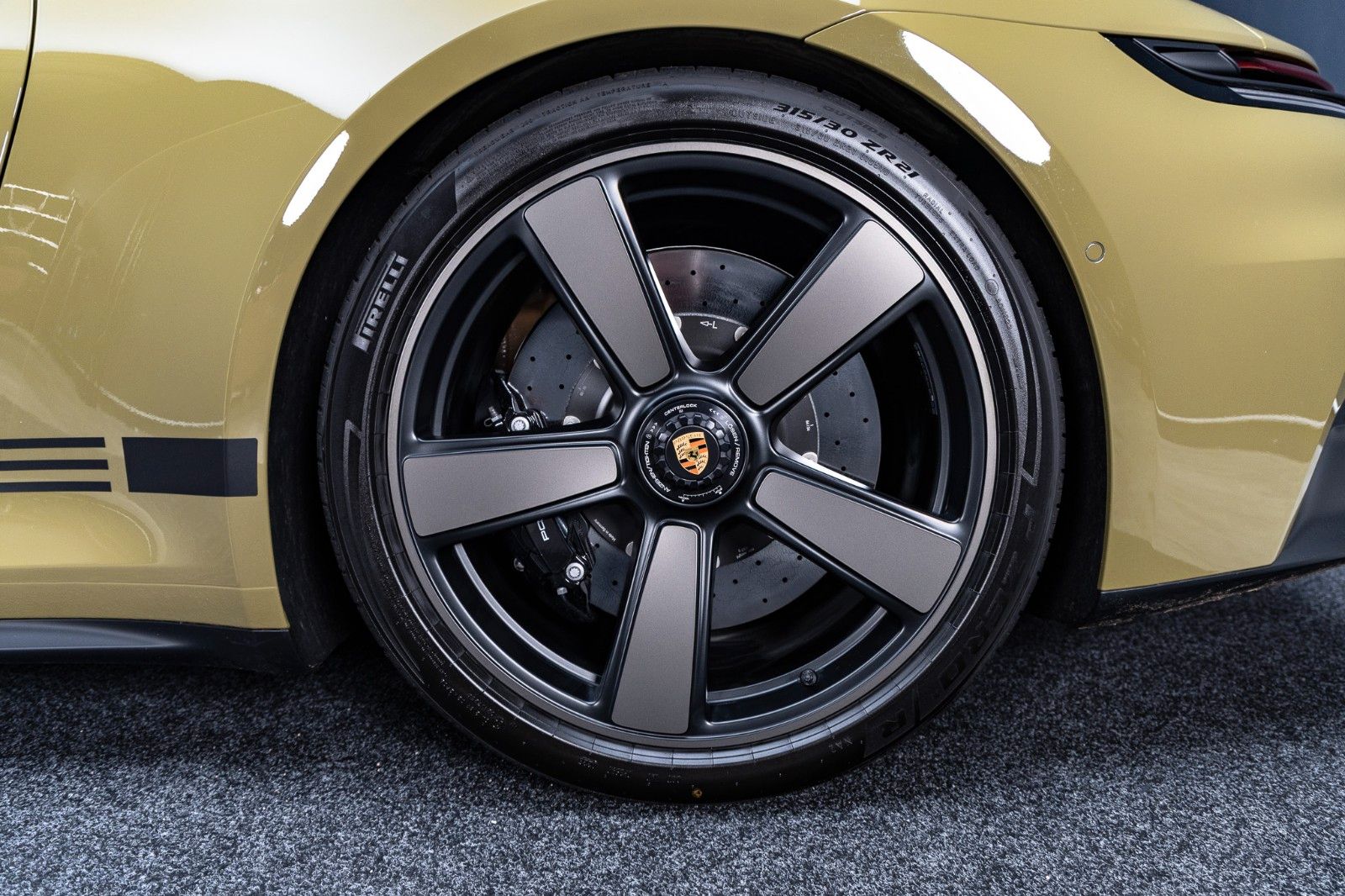 Fahrzeugabbildung Porsche 992.2 GTS Cabrio Spirit 70 + PCCB + Burmester