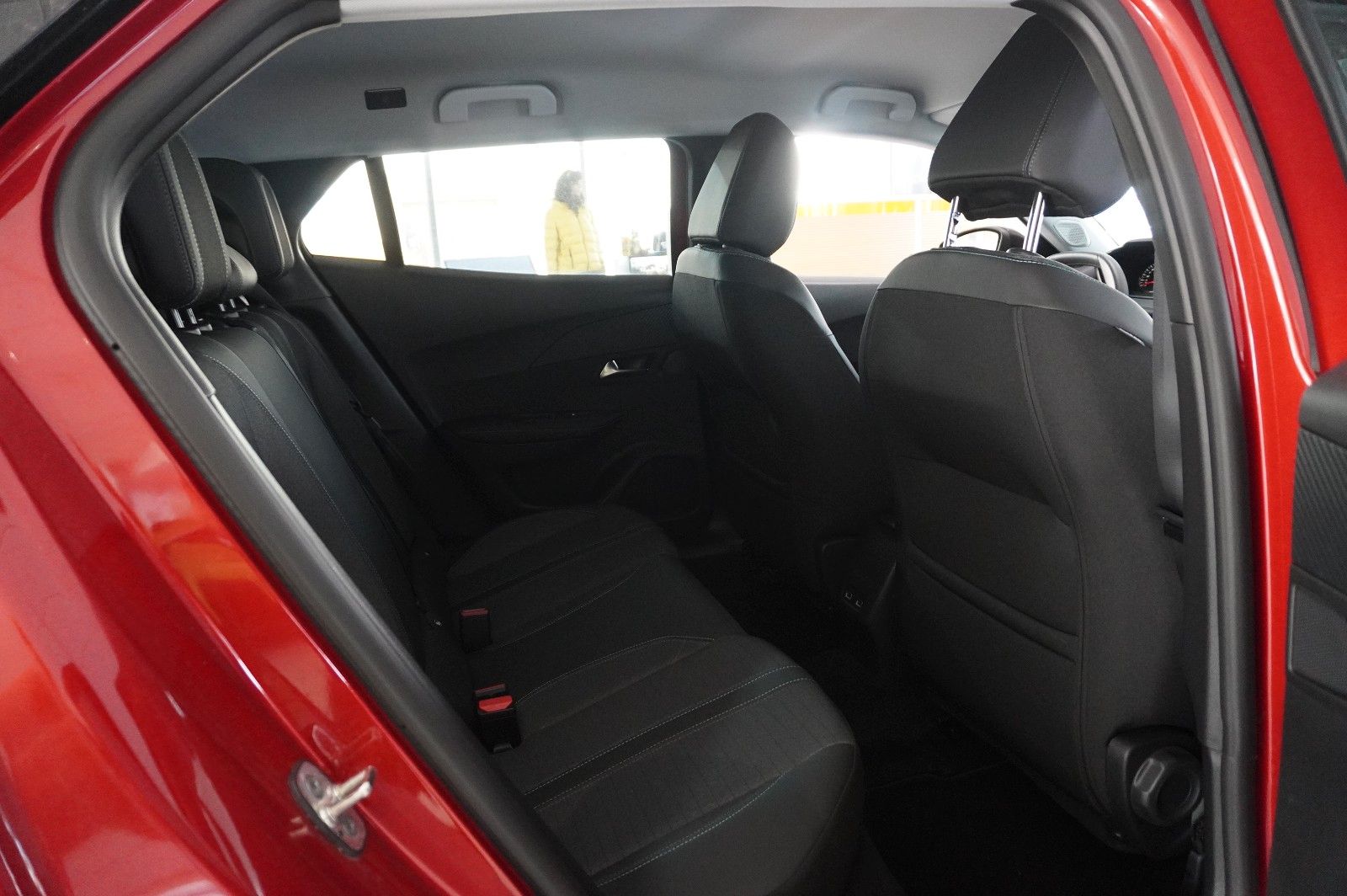 Fahrzeugabbildung Peugeot 2008 1.2T ALLURE AT NAVI/LED/KAMERA/SHZ/VIRT.