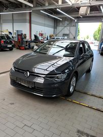 Volkswagen Golf - 1