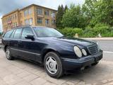 Mercedes-Benz Mercedes E240 W210 Automatik TÜV-01.2028 - Mercedes-Benz: Kombi, W210