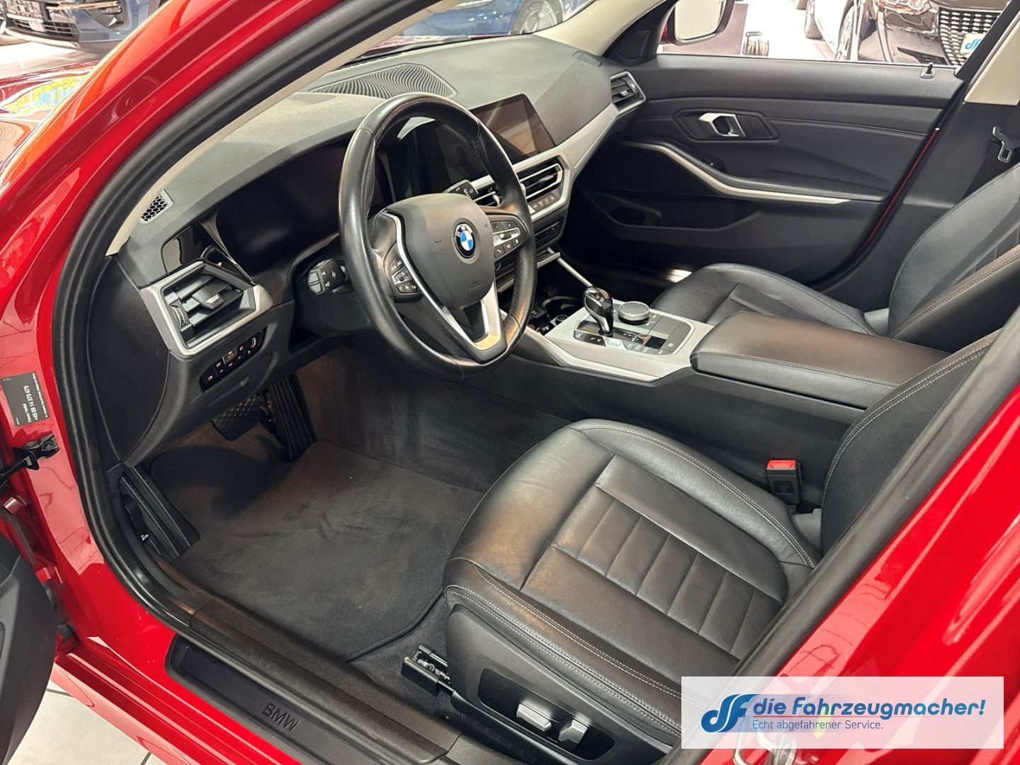 Fahrzeugabbildung BMW 330 e xDrive Advantage Touring Park-Assistent AH