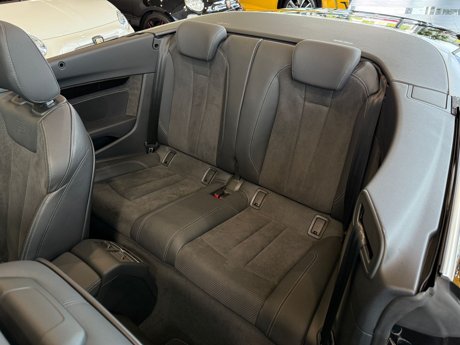 Fahrzeugabbildung Audi A5 Cabriolet 40 TFSI S line RFK LED NAVI