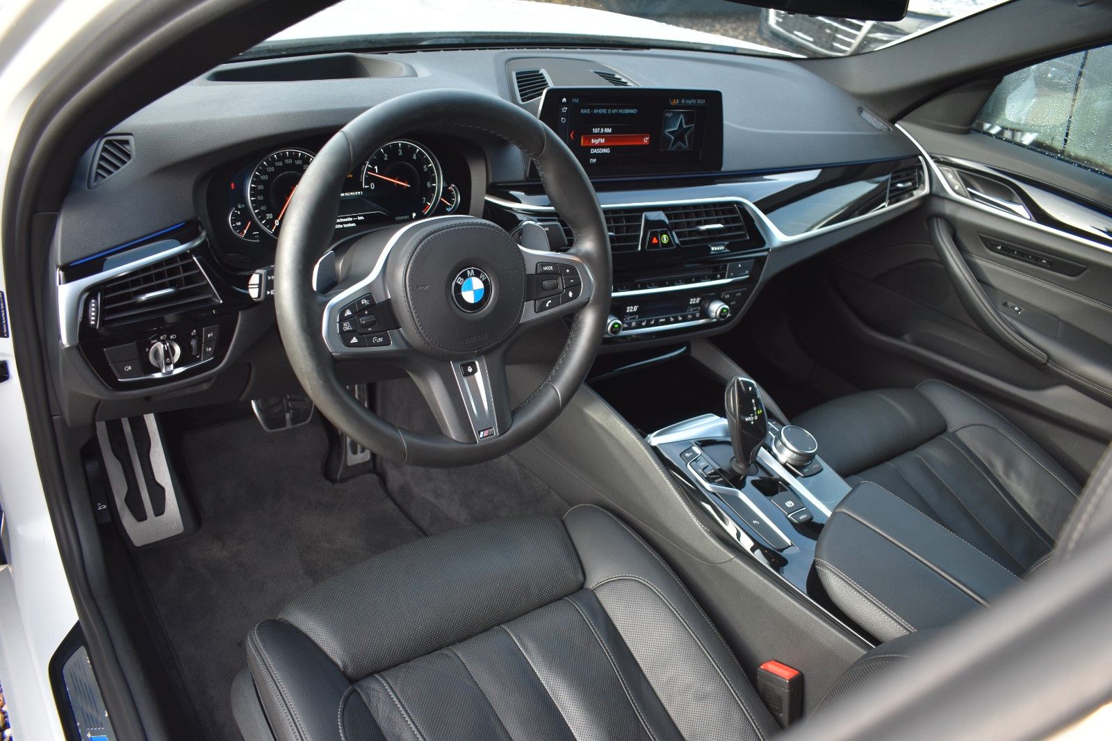 Fahrzeugabbildung BMW M550 i Limo. xDrive DAB Gestik Massage HUD ATM