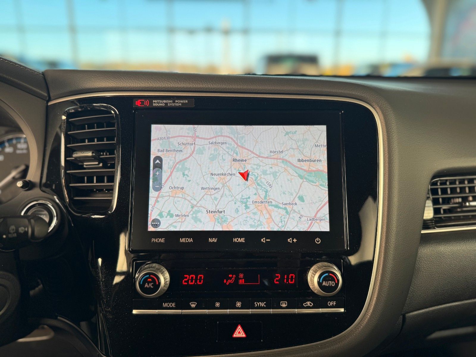 Fahrzeugabbildung Mitsubishi PHEV Outlander 4WD TOP AHK 1.HAND GJR