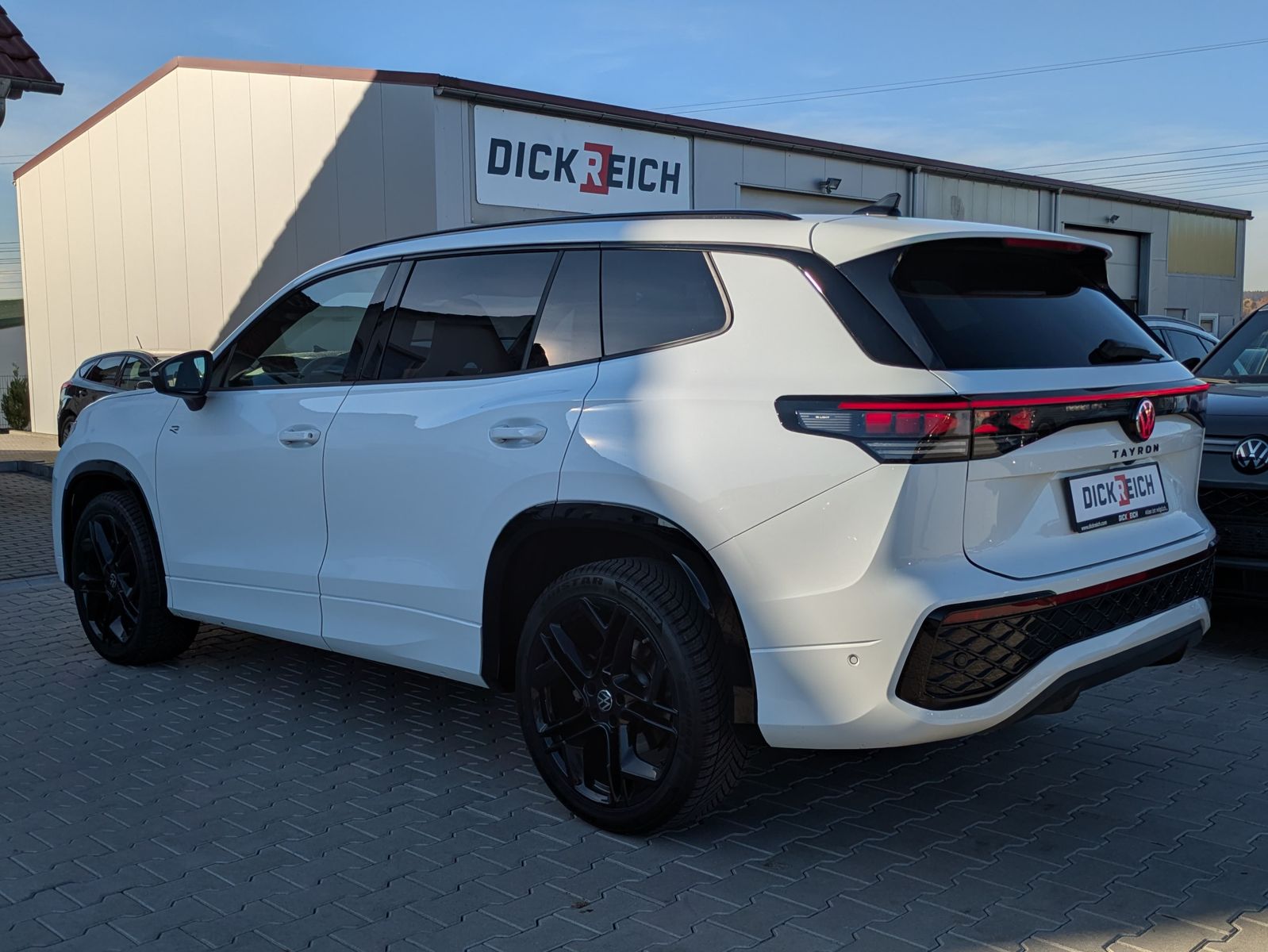 Fahrzeugabbildung Volkswagen Tayron 2.0 TDI 4M R-Line BLACK*7Si*MATRIX*PANO