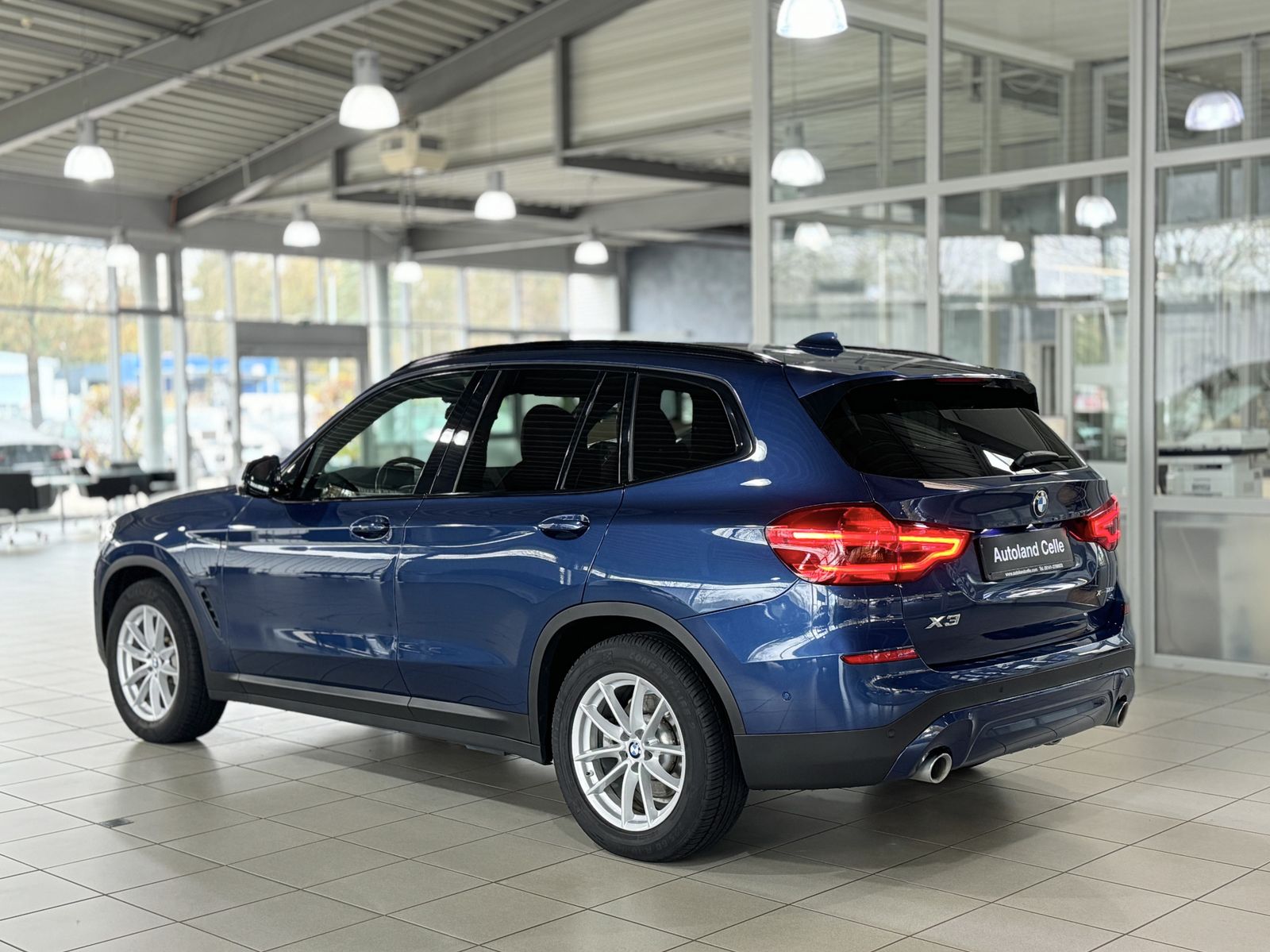 Fahrzeugabbildung BMW X3 xD30e Kamera HUD DAB HiFi Komfort Individual