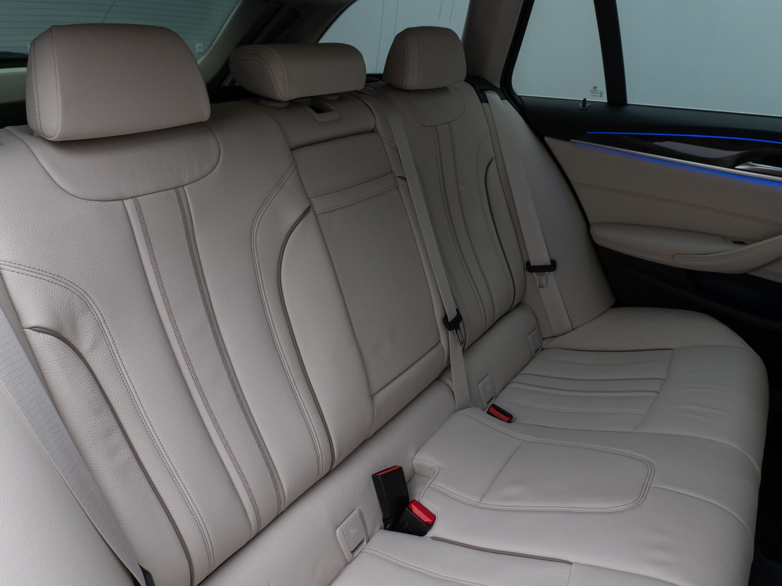 Fahrzeugabbildung BMW 520i Luxury Line Kamera HUD DAB B&W Alarm Sport