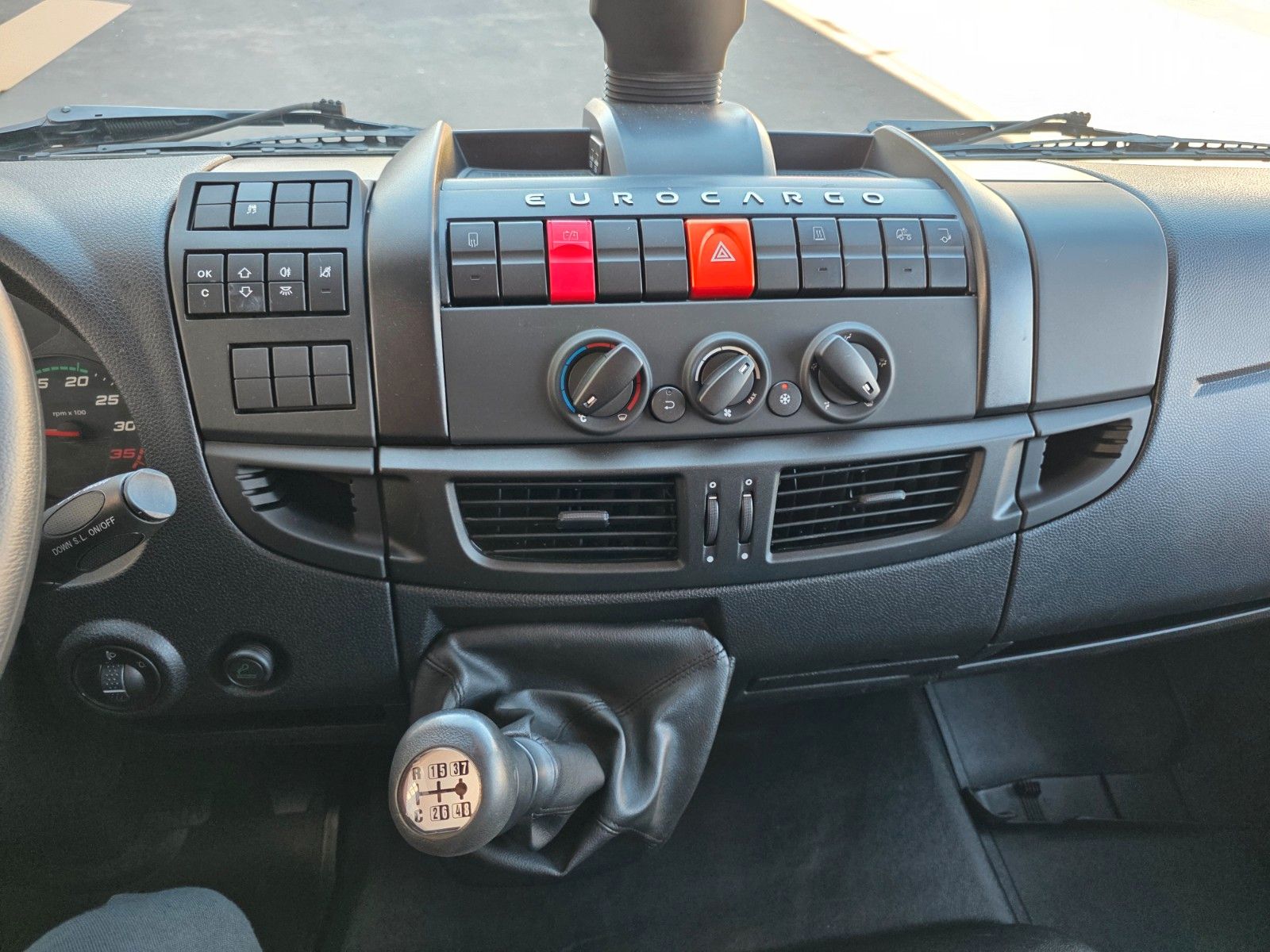 Fahrzeugabbildung Iveco Eurocargo ML120E25 LBW Palfinger 1.500kg Klima