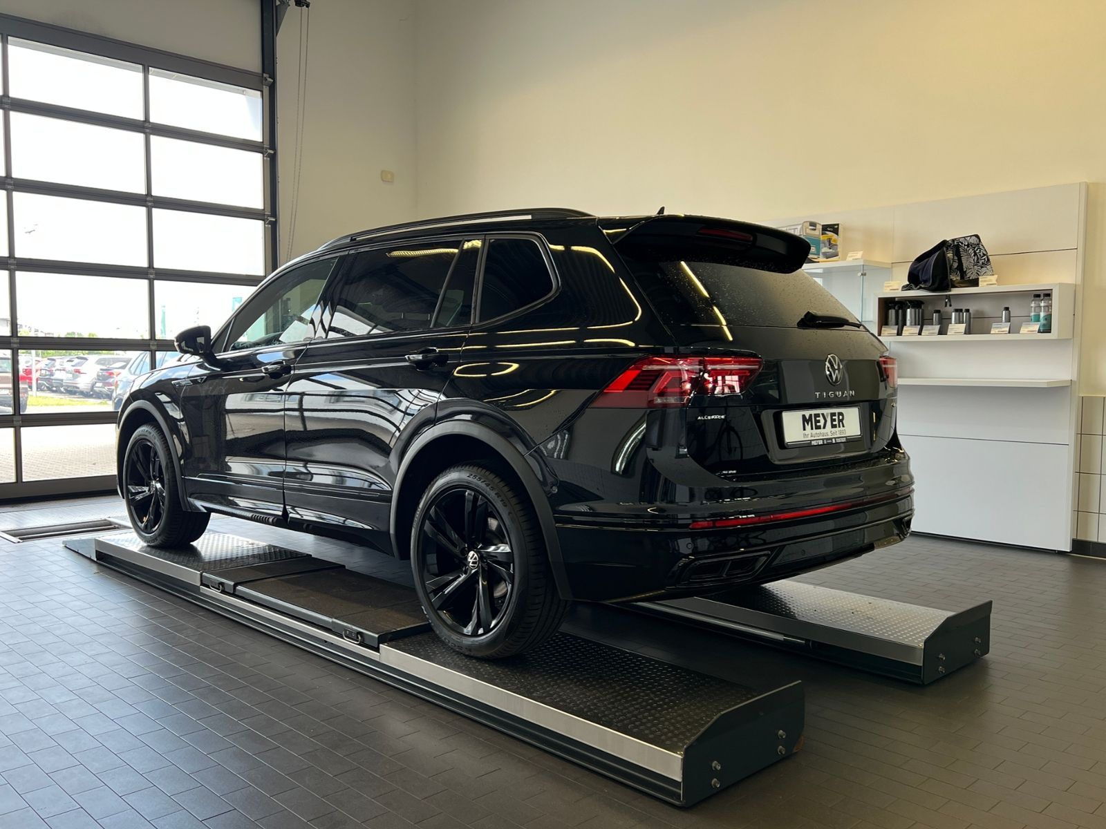 Fahrzeugabbildung Volkswagen Tiguan Allspace R-Line 2.0 TDI DSG 4Motion *AHK,