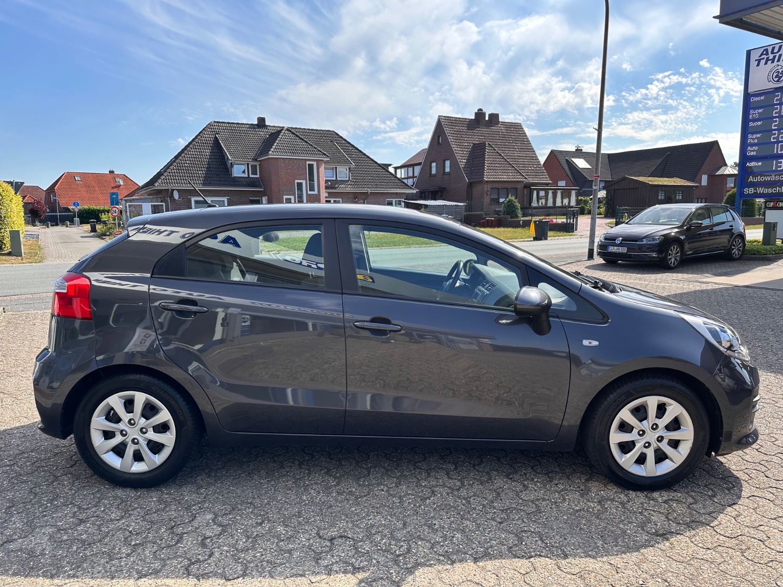 Fahrzeugabbildung Kia Rio 1.2 Sensation Klima/Allwetter/Bluetooth