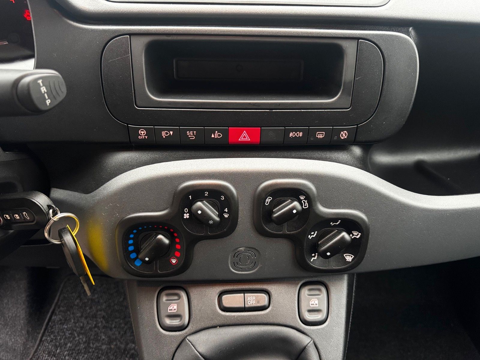 Fahrzeugabbildung Fiat Panda 1.0 GSE Hybrid Cross Klima