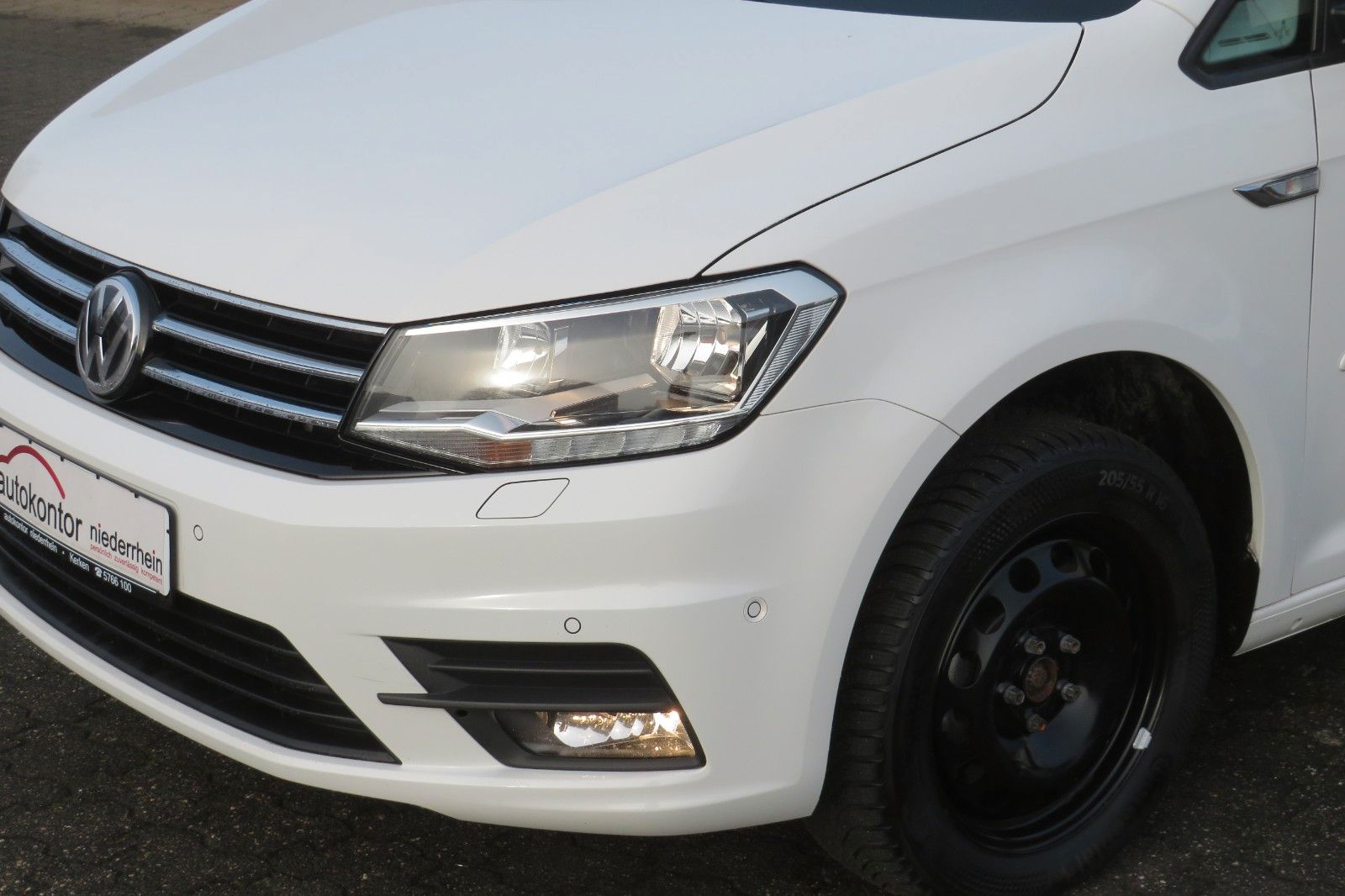 Fahrzeugabbildung Volkswagen Caddy MAXI 2.0-TDI COMFORT AHK NAVI STANDH. 1HD