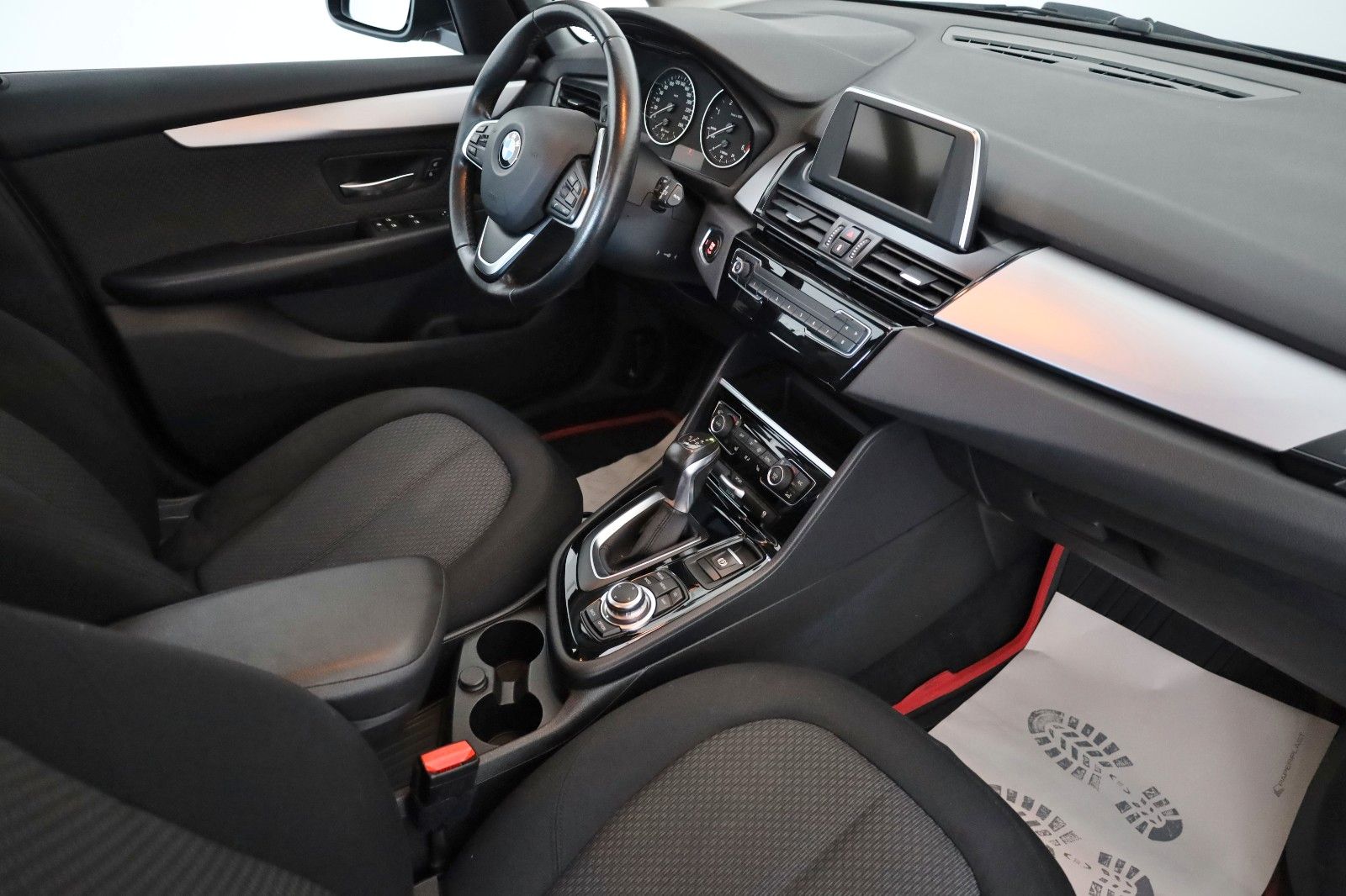 Fahrzeugabbildung BMW 218dA Active Tourer  Navi,LED,SH,PDC,SR+WR