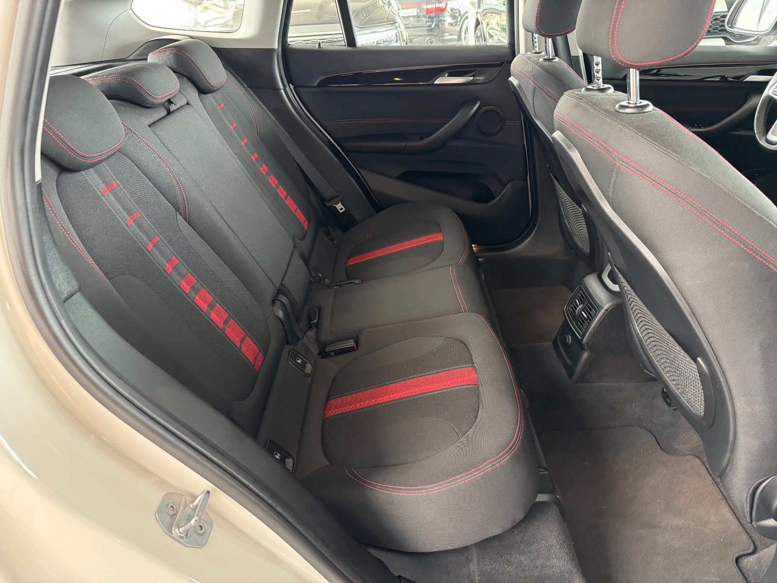 Fahrzeugabbildung BMW X1 18d S Drive Sport Line   "Business-Paket PDC"