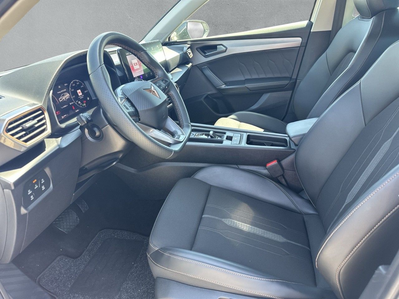 Fahrzeugabbildung CUPRA Leon Sportstourer 1.5 eTSI 150 PS DSG - mit KI generiert/bearbeitet
