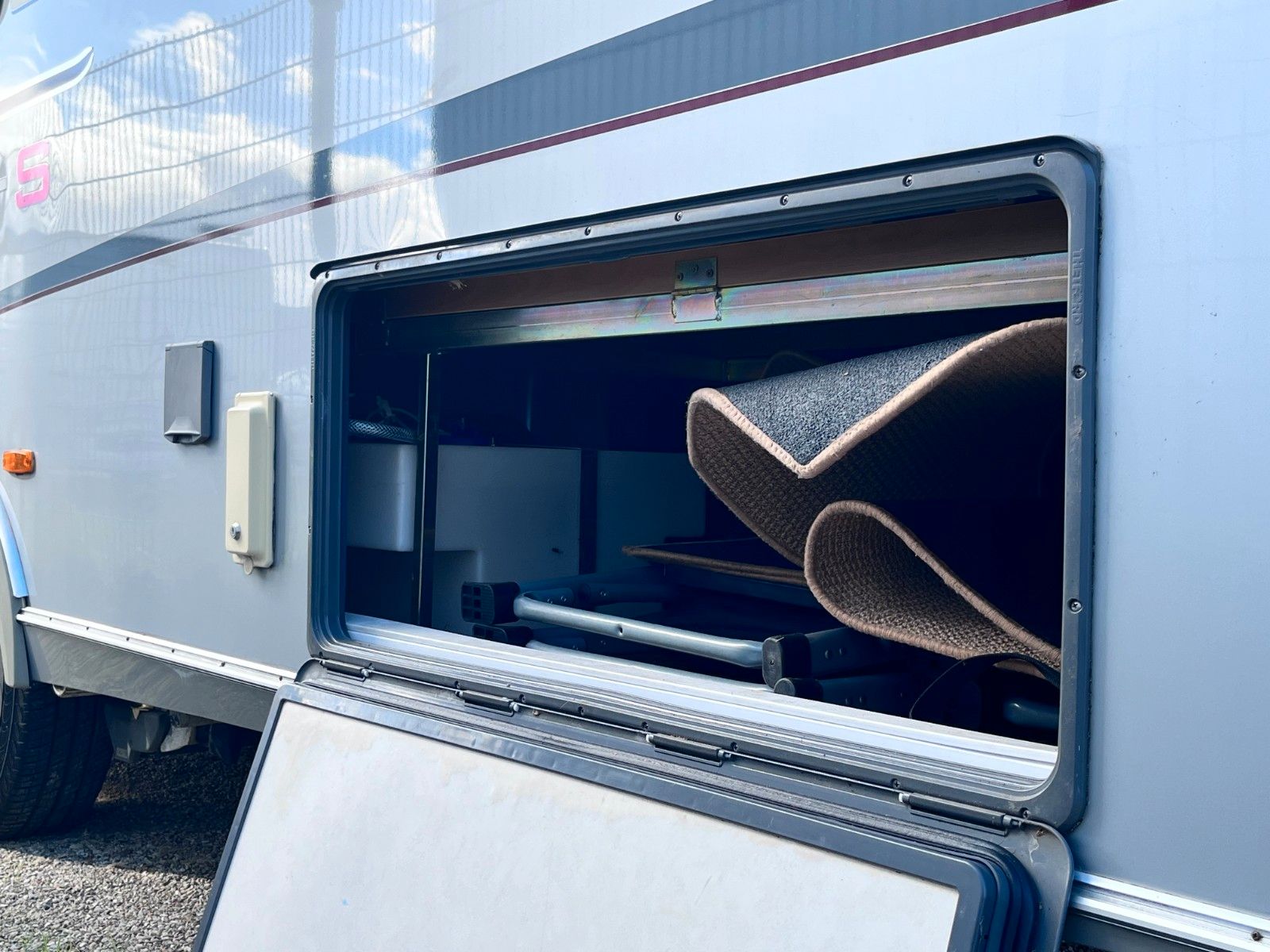 Fahrzeugabbildung HYMER / ERIBA / HYMERCAR Nova S 546 -Kinderbett, Solar, Mover -