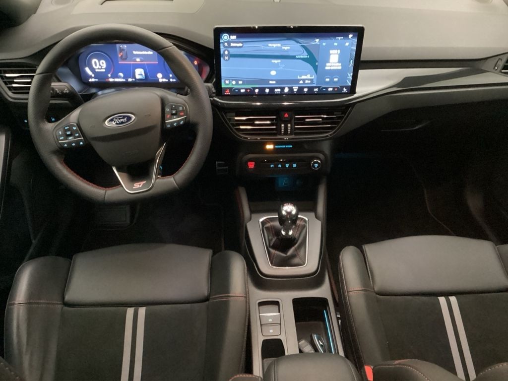 Fahrzeugabbildung Ford Focus Turnier ST X FAHRERASSISTENZPAKET, WINTERP