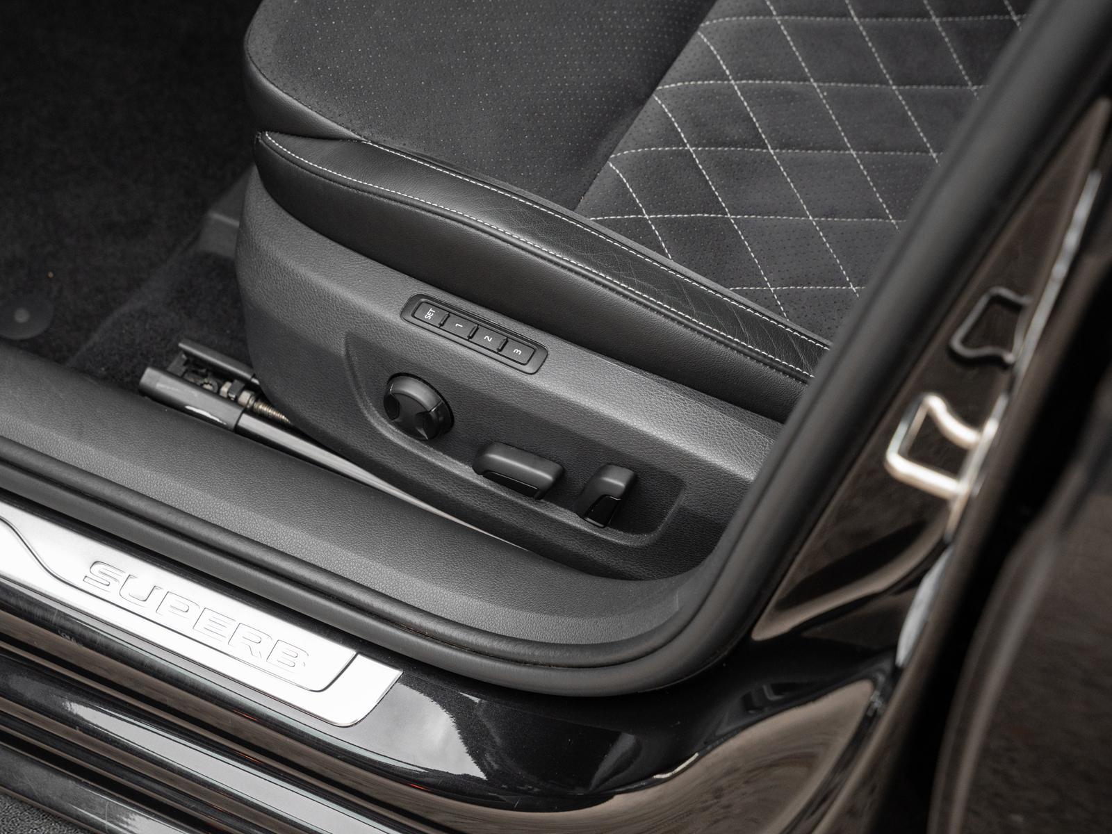 Skoda Superb Sportline PANO Canton AHK 19" Supernova