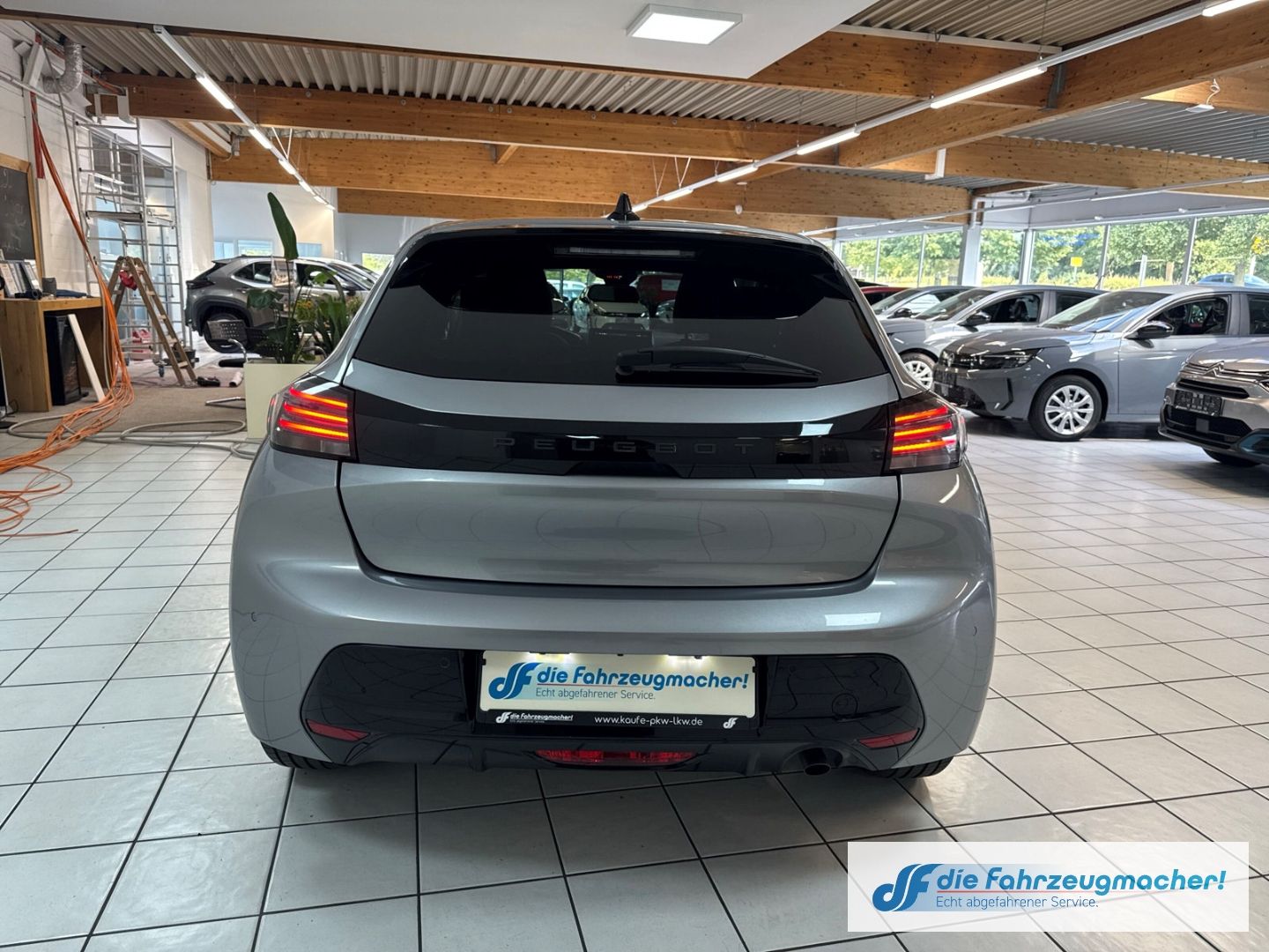 Fahrzeugabbildung Peugeot 208 Allure Navi Digitales Cockpit LED Apple CarP