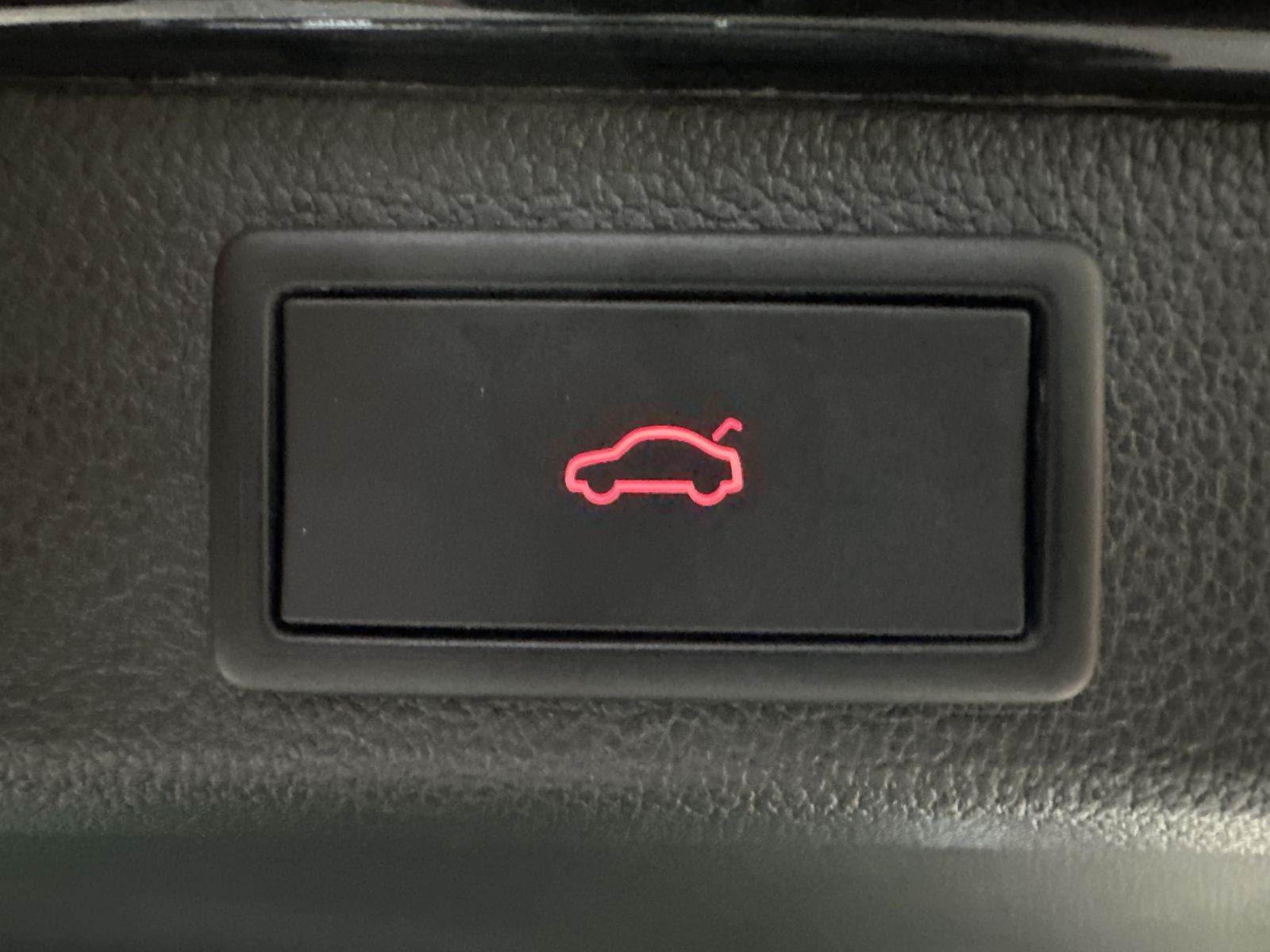 Fahrzeugabbildung SKODA Superb Combi 2.0 TDI DSG Style NAV+LED+PANO+ACC