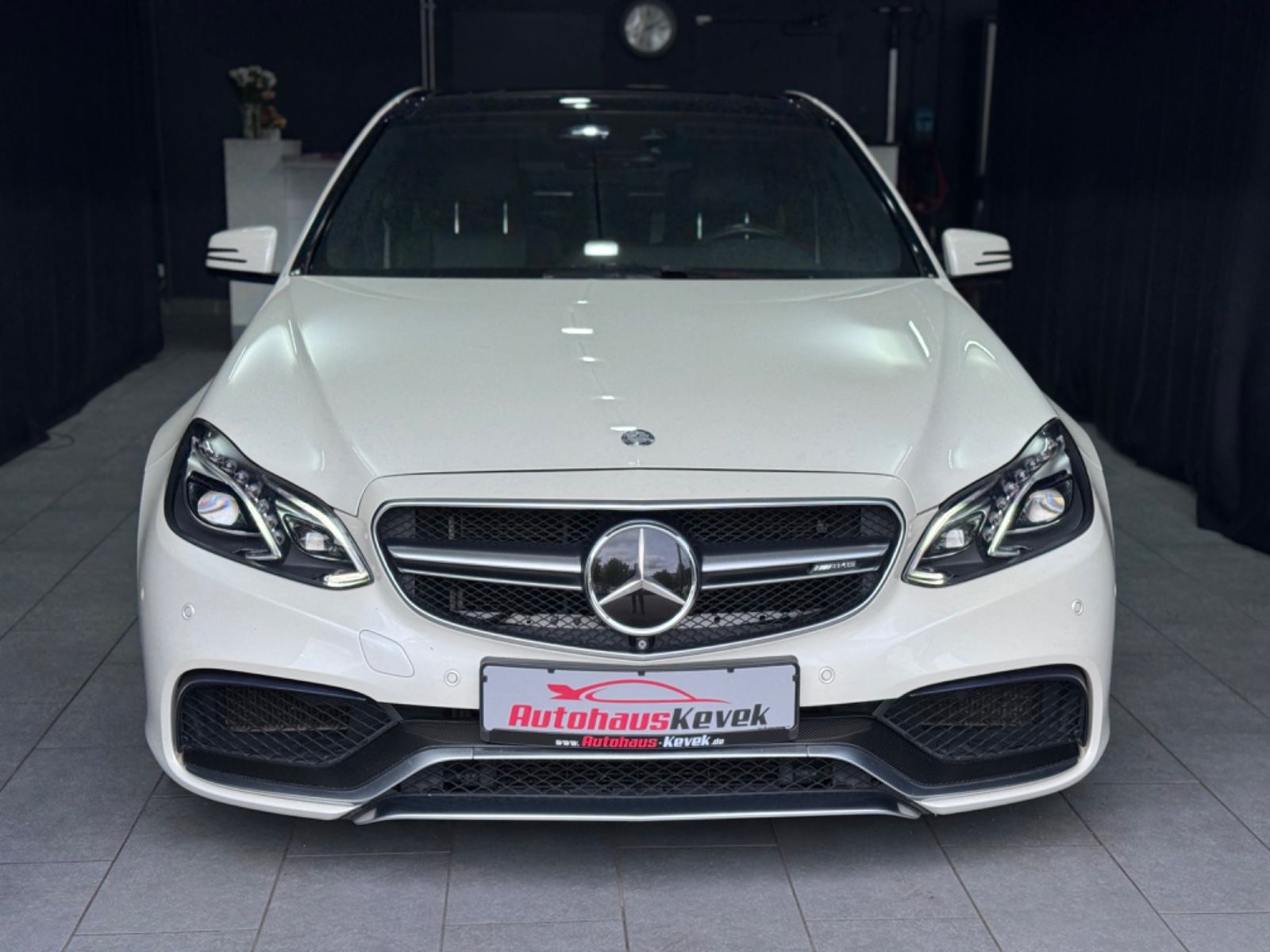 Fahrzeugabbildung Mercedes-Benz E 63 AMG S 4Matic*KERAMIK*B/O*MASSAGE*PANO*VOLL