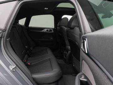 Fahrzeugabbildung BMW i4 eD35 Gran Coupé Glasdach Kamera DAB H/K Komfo