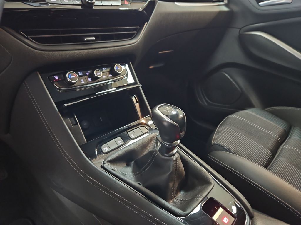 Fahrzeugabbildung Opel Grandland 1.2 DI Elegance,Navi,LED,Lenkradheizun
