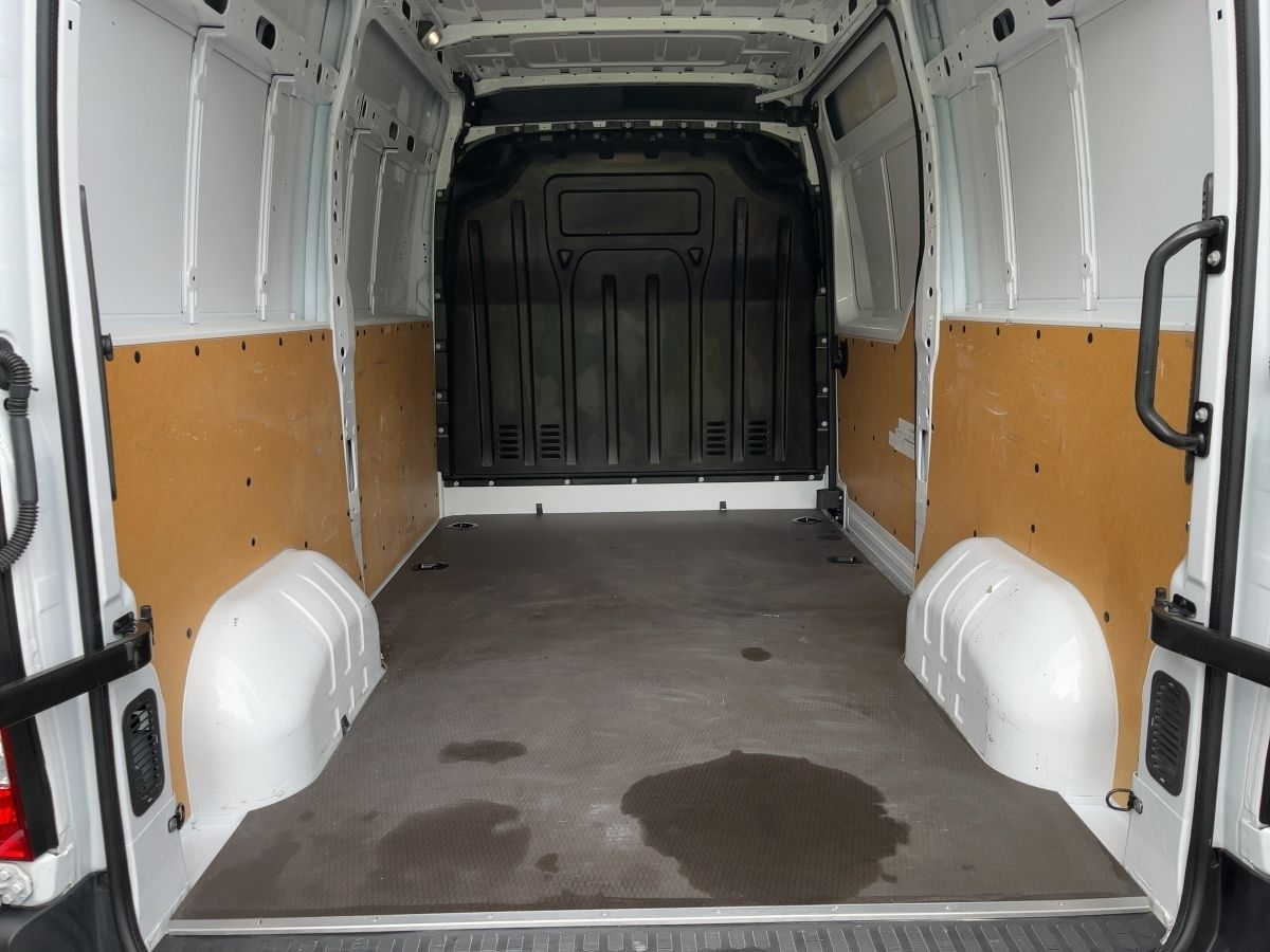 Fahrzeugabbildung Renault Master L2H2 3,3t Blue dCi 150 AHK Automatik