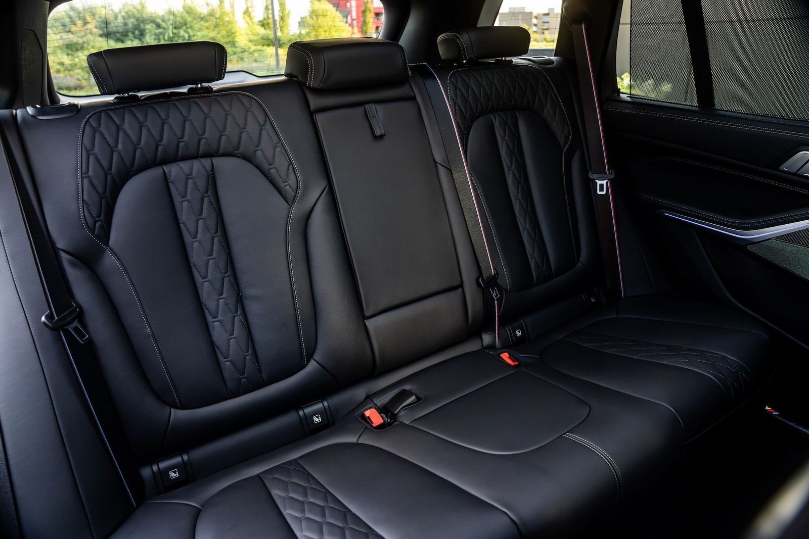 Fahrzeugabbildung BMW X5 40d xD M-SPORT PRO|AHK|ICONIC|MASSAGE|LUFT