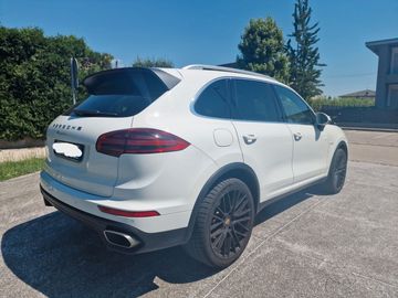 Porsche Cayenne - 4