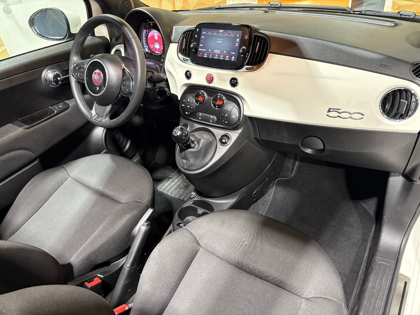 Fahrzeugabbildung Fiat 500 Dolcevita/PANO/PDC/KLIMA/DAB/TEMPOMAT/BLUETO