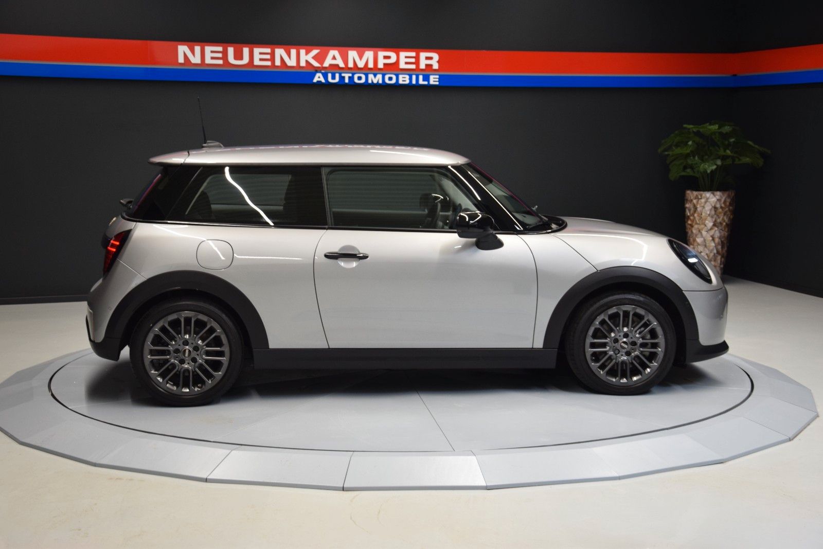 Fahrzeugabbildung MINI Cooper C Ambiente 2-Zonen LED Temp. SitzH.