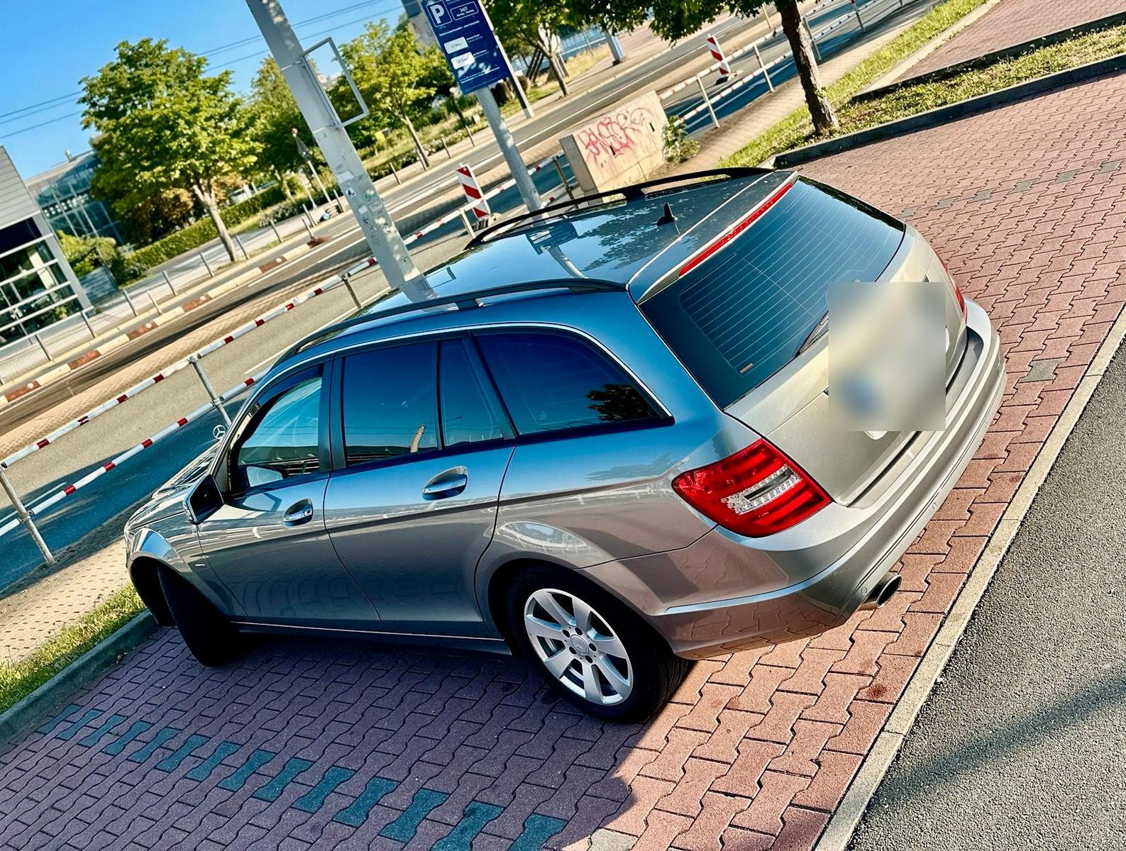 Mercedes-Benz C220 2012 — interior
